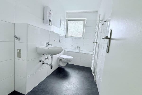 Pronájem bytu 2+1 59 m², Waldecker Str. 9, Duisburg Pronájem bytu 2+1 59 m², Waldecker Str. 9, Duisburg