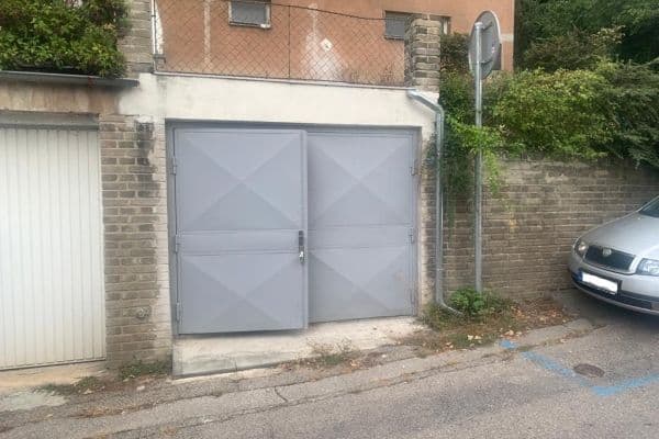 Pronájem garáže 15 m², Pod Děvínem, Praha Pronájem garáže 15 m², Pod Děvínem, Praha