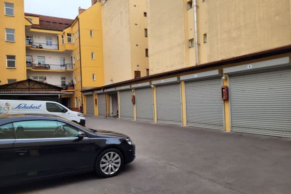 Pronájem garáže 15 m², Na Bělidle, Praha Pronájem garáže 15 m², Na Bělidle, Praha