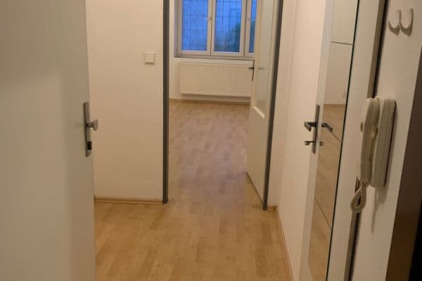 Pronájem bytu 1+kk 27 m², Hartigova, Praha Pronájem bytu 1+kk 27 m², Hartigova, Praha