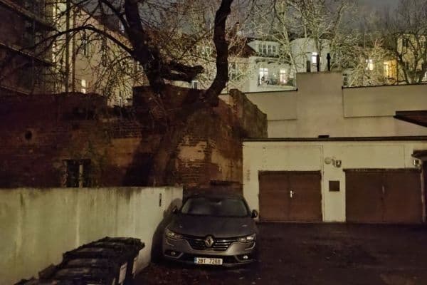 Pronájem garáže 40 m², Havanská, Hlavní město Praha Pronájem garáže 40 m², Havanská, Hlavní město Praha