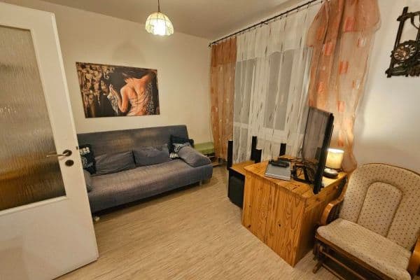 Pronájem bytu 2+kk 37 m², V Honech, Klecany Pronájem bytu 2+kk 37 m², V Honech, Klecany