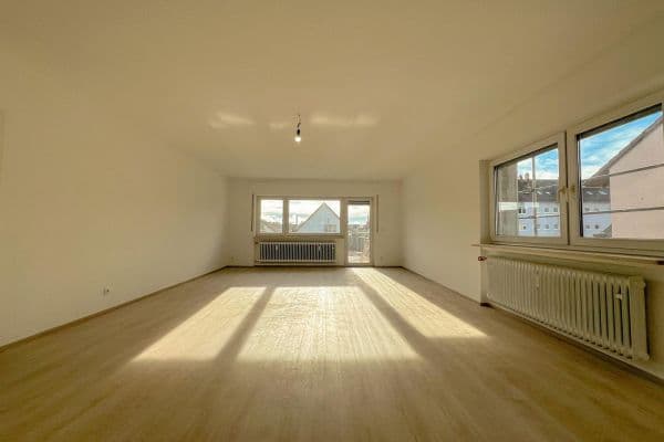 Pronájem bytu 4+1 140 m², Schillerstraße 16, Eggenstein-Leopoldshafen Pronájem bytu 4+1 140 m², Schillerstraße 16, Eggenstein-Leopoldshafen