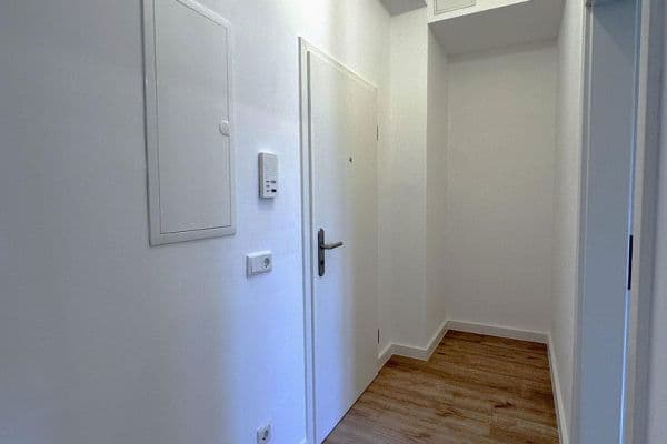 Pronájem bytu 3+1 80 m², Köln Pronájem bytu 3+1 80 m², Köln