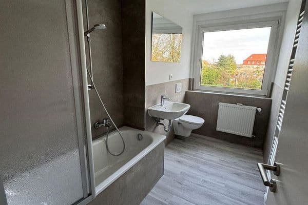 Pronájem bytu 4+1 85 m², Eythraer Str. 8, Zwenkau OT Großdalzig Pronájem bytu 4+1 85 m², Eythraer Str. 8, Zwenkau OT Großdalzig