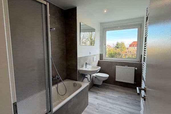 Pronájem bytu 4+1 85 m², Eythraer Str. 8, Zwenkau OT Großdalzig Pronájem bytu 4+1 85 m², Eythraer Str. 8, Zwenkau OT Großdalzig