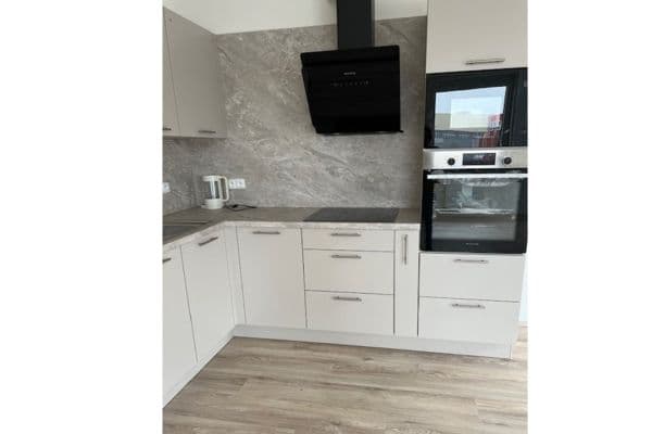 Pronájem bytu 1+kk 39 m², Čakovická, Praha Pronájem bytu 1+kk 39 m², Čakovická, Praha