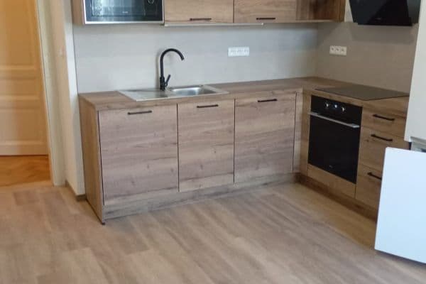 Pronájem bytu 2+1 80 m², Korunní, Praha Pronájem bytu 2+1 80 m², Korunní, Praha