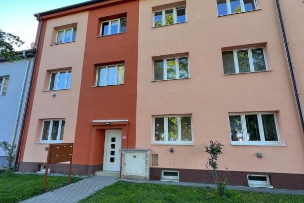 Pronájem bytu 2+kk 58 m², Vídeňská, Pohořelice, Jihomoravský kraj Pronájem bytu 2+kk 58 m², Vídeňská, Pohořelice, Jihomoravský kraj