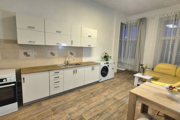Pronájem bytu 2+kk 55 m², Bolzanova, Hlavní město Praha Pronájem bytu 2+kk 55 m², Bolzanova, Hlavní město Praha