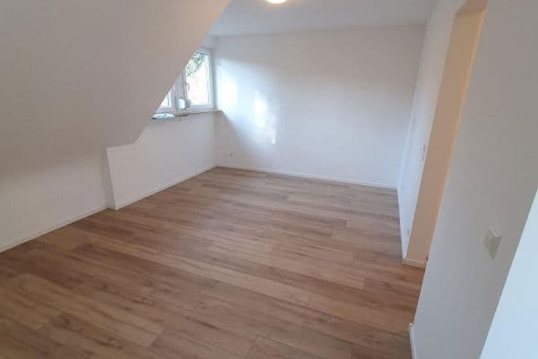 Pronájem bytu 2+1 37 m², Krummenackerstraße 69, Esslingen am Neckar Pronájem bytu 2+1 37 m², Krummenackerstraße 69, Esslingen am Neckar