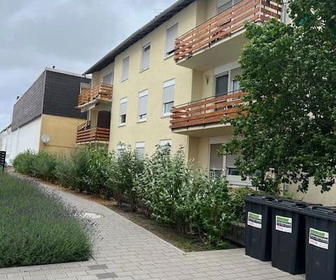 Pronájem bytu 4+1 78 m², Bahnhofstr. 187, Edenkoben Pronájem bytu 4+1 78 m², Bahnhofstr. 187, Edenkoben