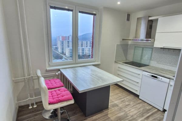 Pronájem bytu 3+1 76 m², Bzenecká, Brno Pronájem bytu 3+1 76 m², Bzenecká, Brno