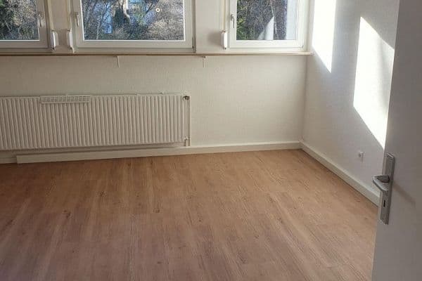 Pronájem bytu 3+1 69 m², Krummenackerstraße 71, Esslingen am Neckar, Bádensko-Württembersko Pronájem bytu 3+1 69 m², Krummenackerstraße 71, Esslingen am Neckar, Bádensko-Württembersko