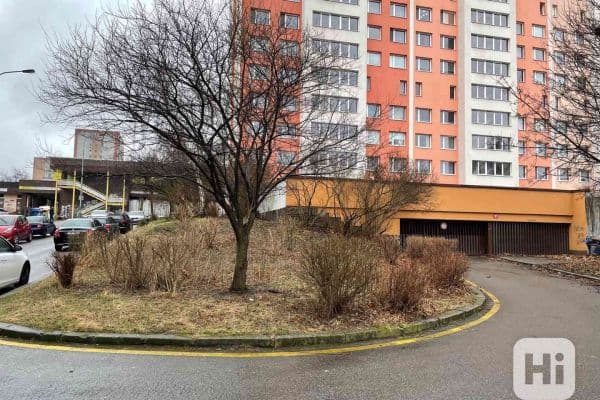 Pronájem garáže 17 m², Chalupkova, Praha Pronájem garáže 17 m², Chalupkova, Praha