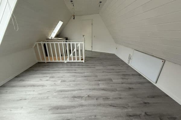 Pronájem bytu 3+1 52 m², Schloßstraße 40, Gundelsheim, Bádensko-Württembersko Pronájem bytu 3+1 52 m², Schloßstraße 40, Gundelsheim, Bádensko-Württembersko