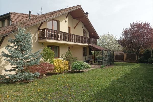 Pronájem domu 212 m², pozemek 1.000 m², Markvartická, Praha Pronájem domu 212 m², pozemek 1.000 m², Markvartická, Praha