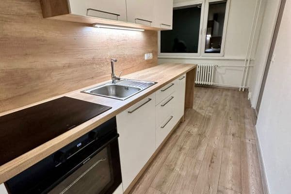 Pronájem bytu 2+1 64 m², nám. Míru, Rychnov u Jablonce nad Nisou Pronájem bytu 2+1 64 m², nám. Míru, Rychnov u Jablonce nad Nisou