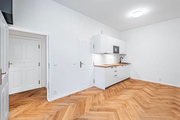 Pronájem bytu 1+kk 24 m², Velehradská, Praha Pronájem bytu 1+kk 24 m², Velehradská, Praha