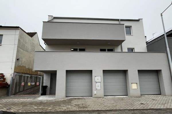 Pronájem bytu 3+1 86 m², Podohradská, Praha Pronájem bytu 3+1 86 m², Podohradská, Praha