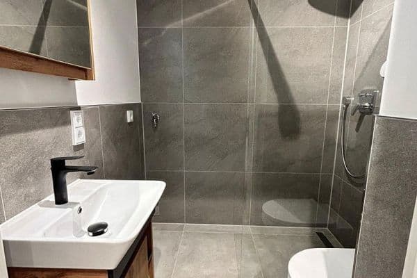 Pronájem bytu 1+1 22 m², Bad-Berneck-Str. 1, München, Bavorsko Pronájem bytu 1+1 22 m², Bad-Berneck-Str. 1, München, Bavorsko