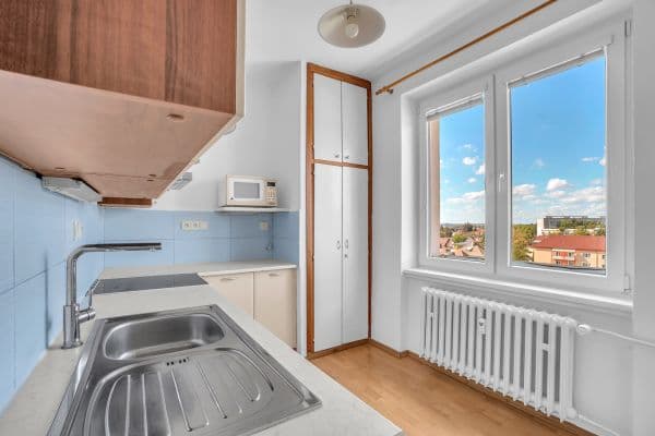 Pronájem bytu 2+1 51 m², třída SNP, Hradec Králové Pronájem bytu 2+1 51 m², třída SNP, Hradec Králové