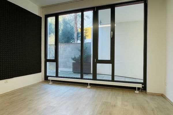 Pronájem nebytového prostoru 12 m², Květnového vítězství, Praha Pronájem nebytového prostoru 12 m², Květnového vítězství, Praha