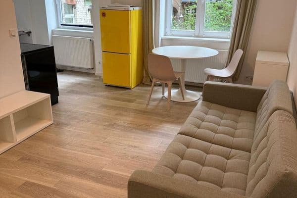 Pronájem bytu 2+1 42 m², Rauenthaler Str. 22, Wiesbaden, Hessen Pronájem bytu 2+1 42 m², Rauenthaler Str. 22, Wiesbaden, Hessen