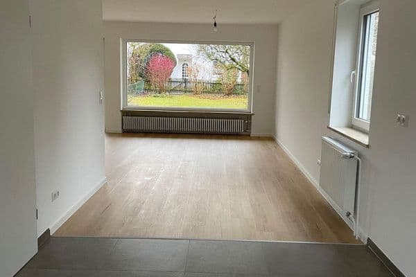 Pronájem bytu 4+1 110 m², Ahornring 17, Taufkirchen, Bavorsko Pronájem bytu 4+1 110 m², Ahornring 17, Taufkirchen, Bavorsko