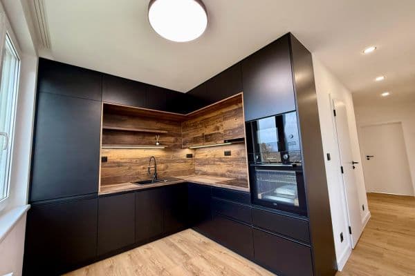 Prodej bytu 4+1 77 m², Modenská, Karlovy Vary Prodej bytu 4+1 77 m², Modenská, Karlovy Vary