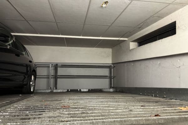 Pronájem garáže 12 m², Pod Nouzovem, Praha Pronájem garáže 12 m², Pod Nouzovem, Praha