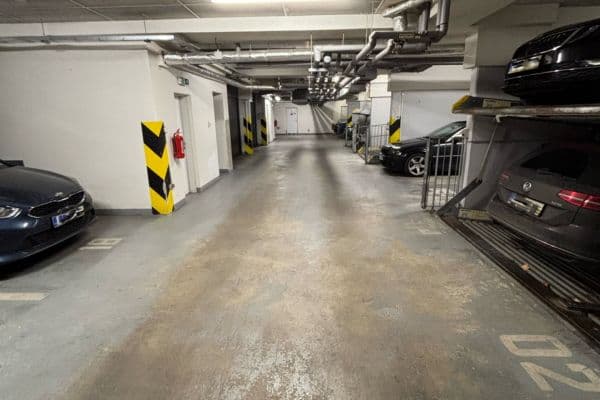 Pronájem garáže 12 m², Pod Nouzovem, Praha Pronájem garáže 12 m², Pod Nouzovem, Praha