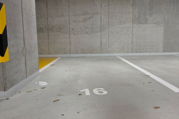 Pronájem garáže 20 m², Poděbradská, Praha Pronájem garáže 20 m², Poděbradská, Praha