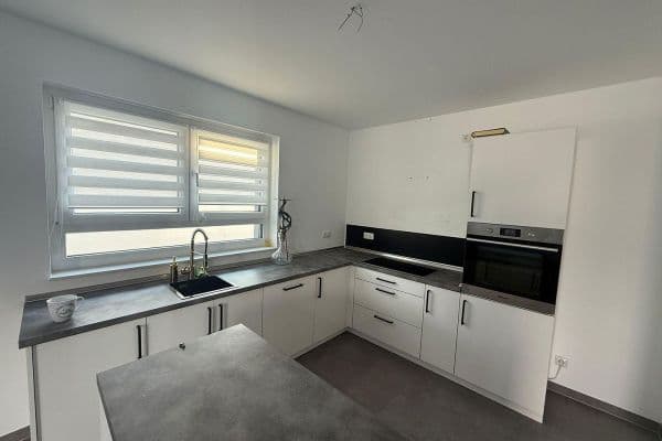 Pronájem bytu 4+1 137 m², Pfarrer-Kaspar-Walter-Straße 28, Offenbach am Main, Hessen Pronájem bytu 4+1 137 m², Pfarrer-Kaspar-Walter-Straße 28, Offenbach am Main, Hessen