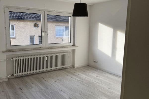 Pronájem bytu 3+1 71 m², Leimbacherstraße 50, Wuppertal, Severní Porýní-Vestfálsko Pronájem bytu 3+1 71 m², Leimbacherstraße 50, Wuppertal, Severní Porýní-Vestfálsko