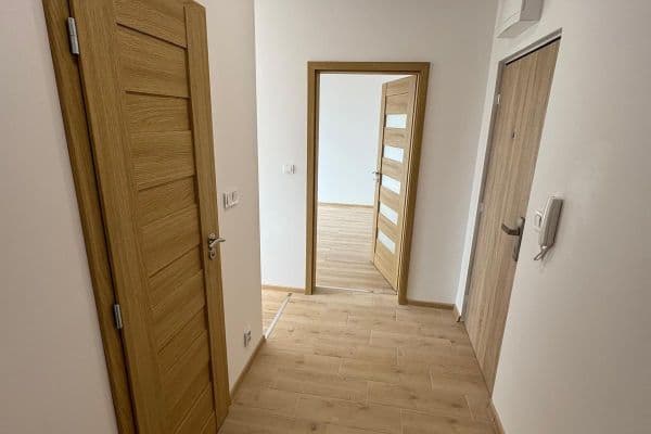 Pronájem bytu 1+1 38 m², J. Opletala, Frýdek-Místek Pronájem bytu 1+1 38 m², J. Opletala, Frýdek-Místek