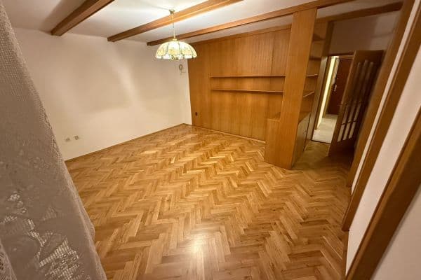 Prodej bytu 3+1 71 m², V Sadě, Vlašim, Středočeský kraj Prodej bytu 3+1 71 m², V Sadě, Vlašim, Středočeský kraj