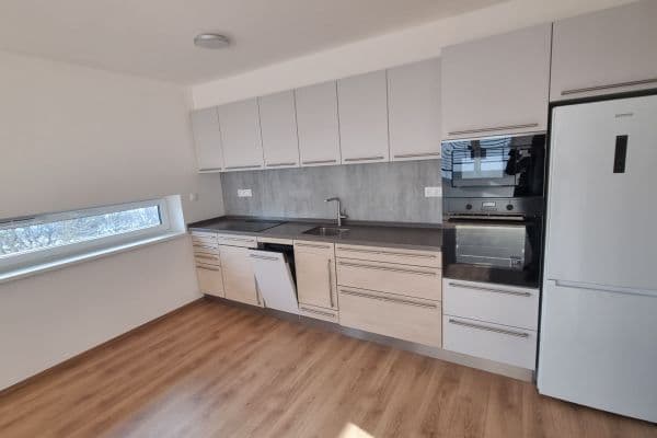 Pronájem bytu 2+1 57 m², Nové Mesto Pronájem bytu 2+1 57 m², Nové Mesto