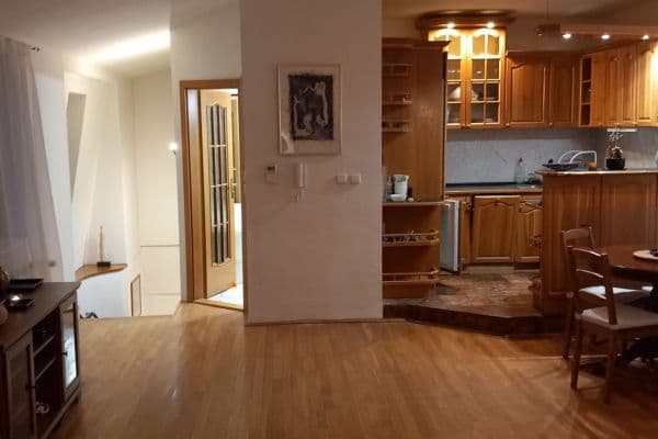 Pronájem bytu 2+1 54 m², Medená, Bratislava - mestská časť Staré Mesto Pronájem bytu 2+1 54 m², Medená, Bratislava - mestská časť Staré Mesto