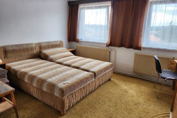 Pronájem bytu 1+kk 30 m², Nad Pomníkem, Praha Pronájem bytu 1+kk 30 m², Nad Pomníkem, Praha