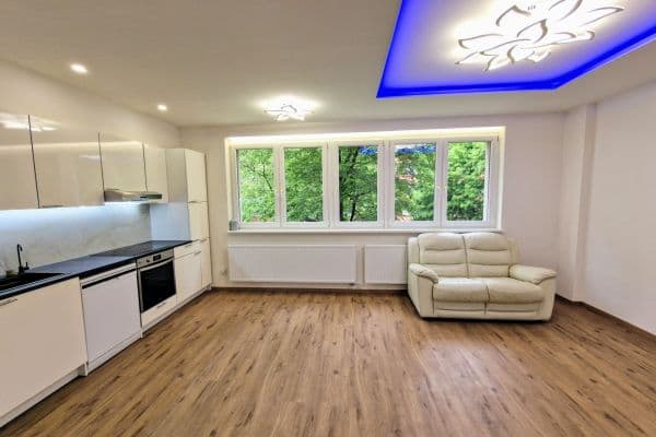 Pronájem bytu 2+kk 43 m², Humpolecká, Praha Pronájem bytu 2+kk 43 m², Humpolecká, Praha