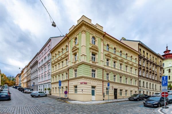 Pronájem bytu 1+kk 18 m², Černomořská, Praha Pronájem bytu 1+kk 18 m², Černomořská, Praha