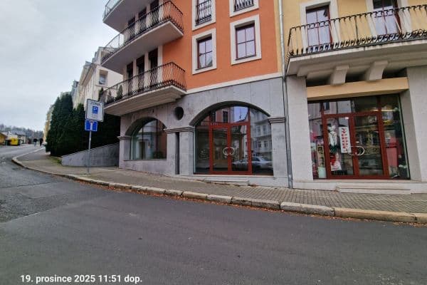 Pronájem nebytového prostoru 46 m², Zámecký vrch, Karlovy Vary Pronájem nebytového prostoru 46 m², Zámecký vrch, Karlovy Vary