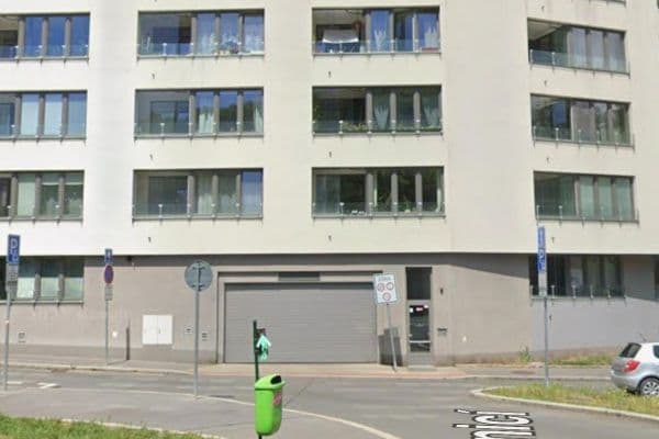 Pronájem garáže 10 m², Pod Radnicí, Praha Pronájem garáže 10 m², Pod Radnicí, Praha