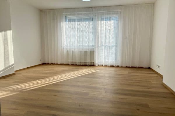 Pronájem bytu 1+kk 34 m², Mochovská, Praha Pronájem bytu 1+kk 34 m², Mochovská, Praha