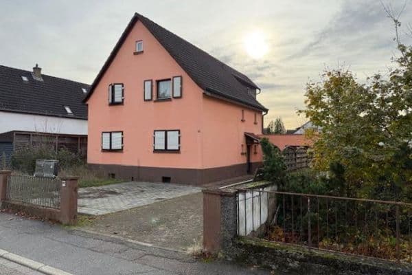 Prodej domu 195 m², pozemek 956 m², Rheintalstraße 12, Schwetzingen Prodej domu 195 m², pozemek 956 m², Rheintalstraße 12, Schwetzingen