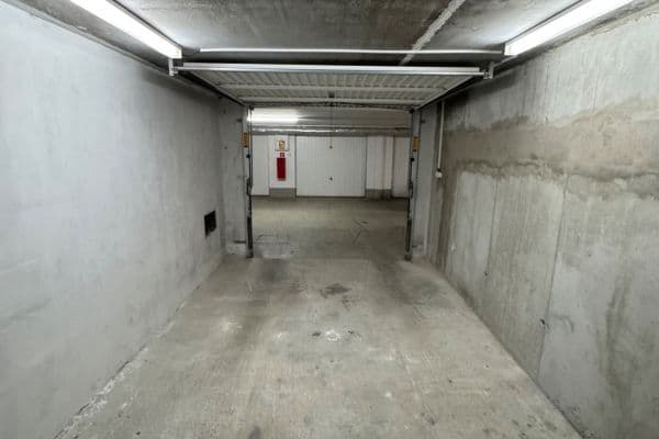 Pronájem garáže 18 m², Kresánkova, Bratislava Pronájem garáže 18 m², Kresánkova, Bratislava