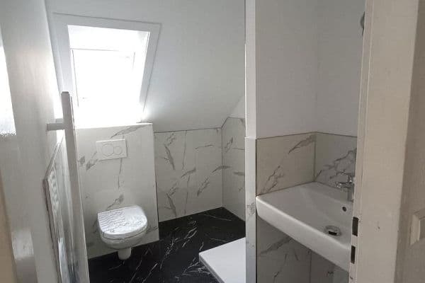 Pronájem bytu 3+1 63 m², Kirchstr. 12, Deizisau Pronájem bytu 3+1 63 m², Kirchstr. 12, Deizisau