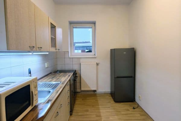Pronájem bytu 1+1 38 m², Čechova, Benešov Pronájem bytu 1+1 38 m², Čechova, Benešov