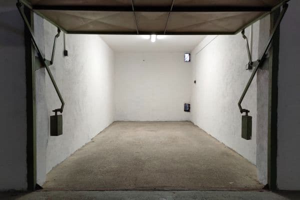 Pronájem garáže 16 m², Bellevue, Kladno Pronájem garáže 16 m², Bellevue, Kladno